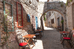Altstadt von Bale mit Cafébar und Restaurant